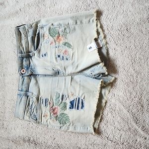 NWT Arizona Jean Co. jean shorts size 5 juniors embroidered flowers high rise